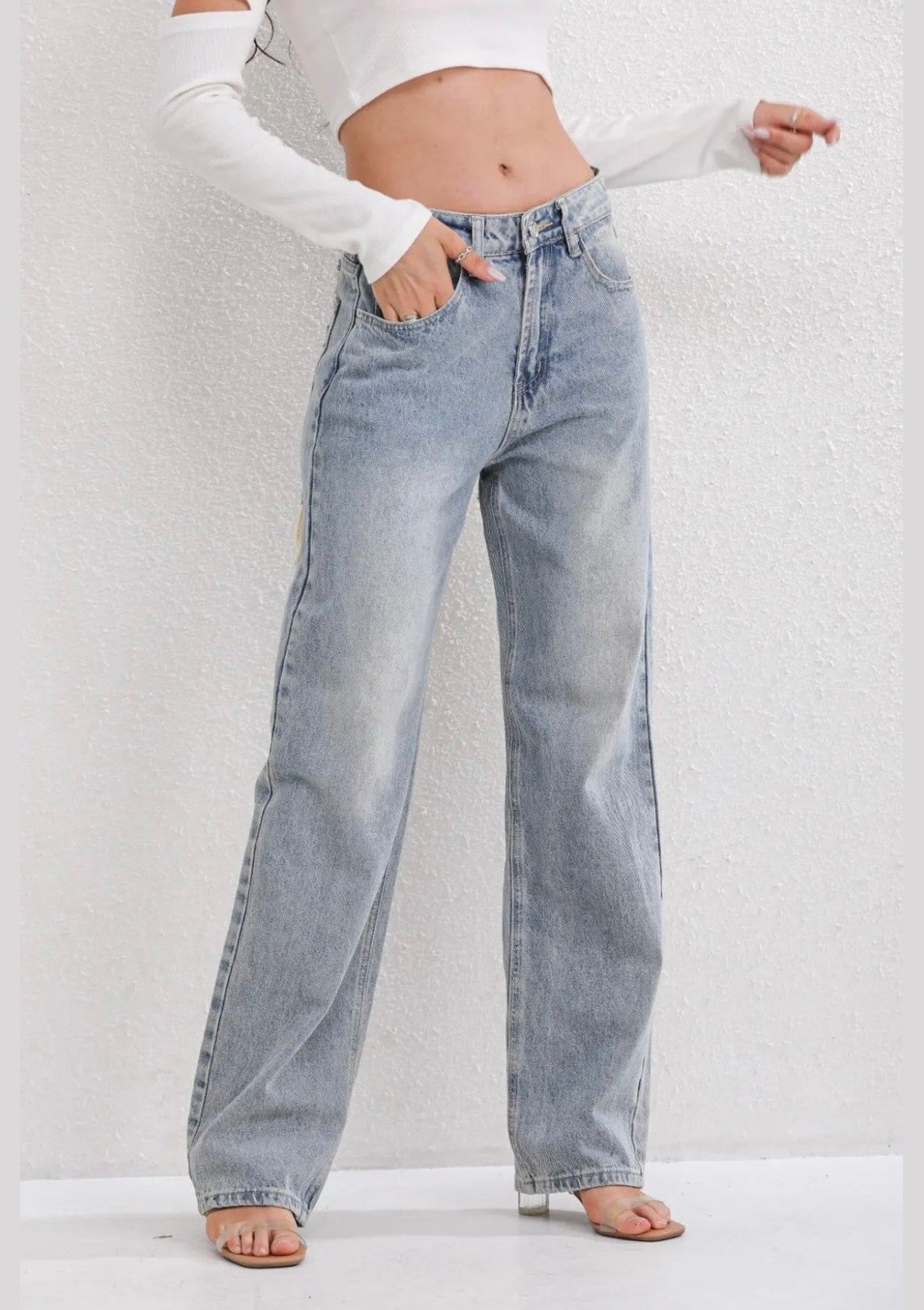 RIPPED | STRAIGHT LEG JEANS