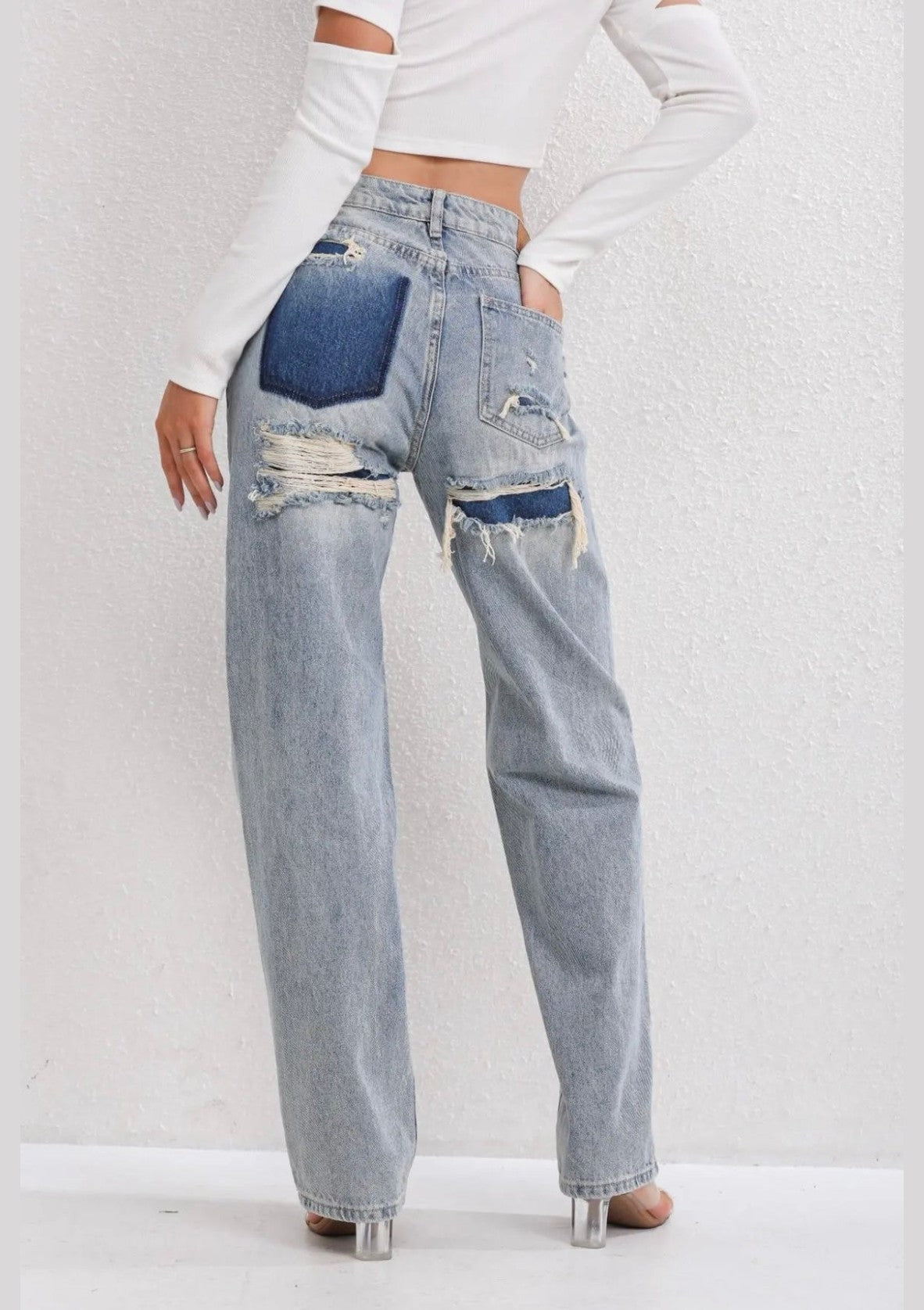 RIPPED | STRAIGHT LEG JEANS