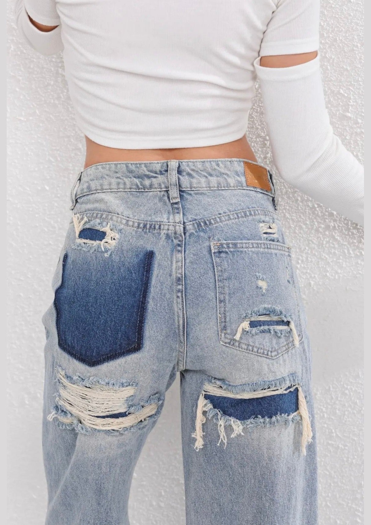 RIPPED | STRAIGHT LEG JEANS